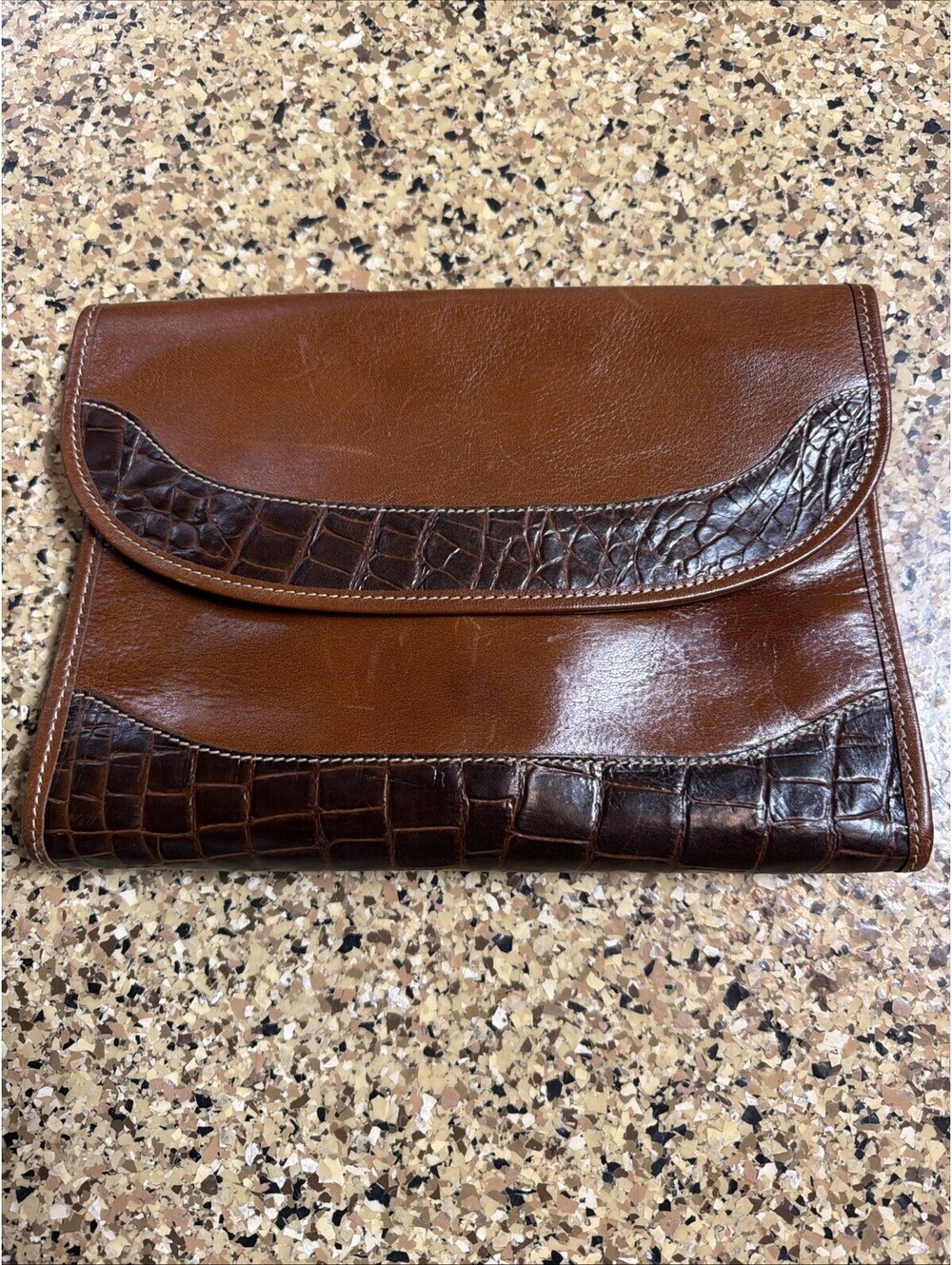 Vintage Brahmin Leather Crossbody Clutch Bag (E2)